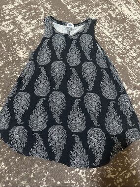 Old Navy Black & White Paisley-luxe tank top